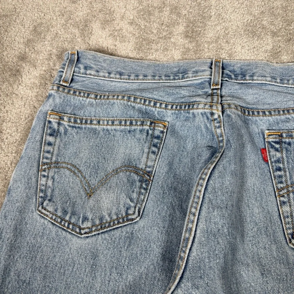 Vintage Levis 560 Jeans Mens 36x32 Comfort Fit Light Wash Blue Denim Cotton Y2K